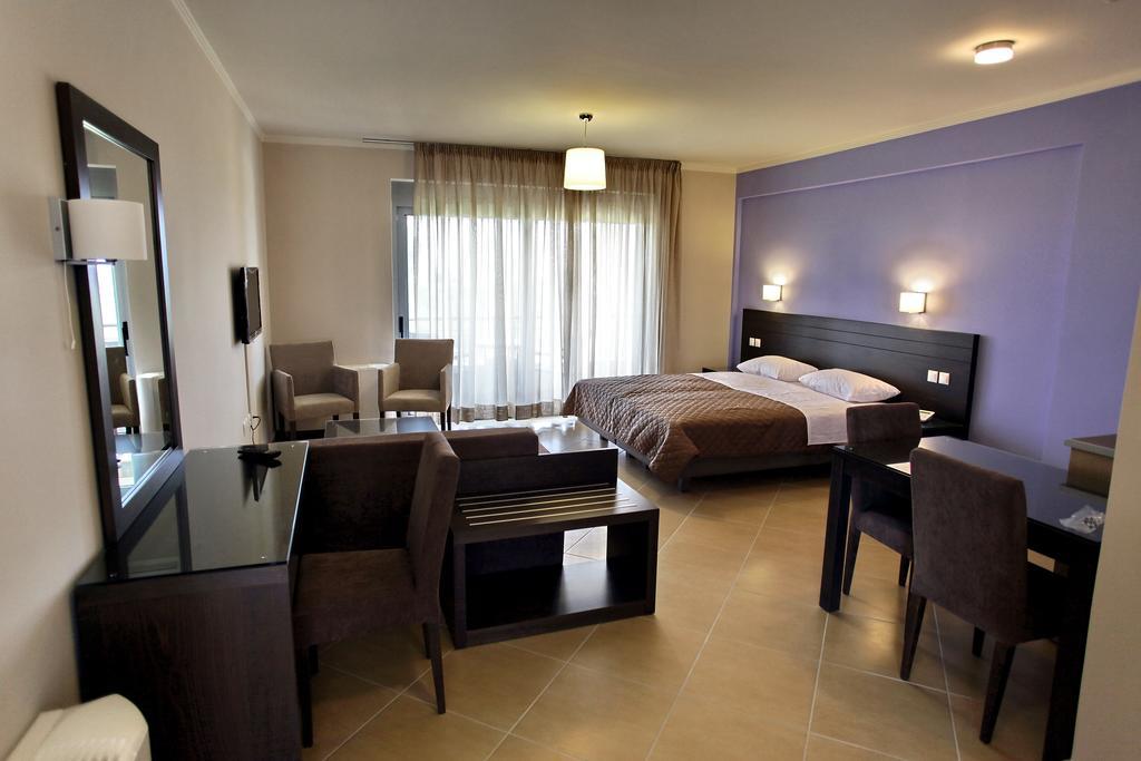 Cavos Fokidos Aparthotel Chiliadou  Rum bild