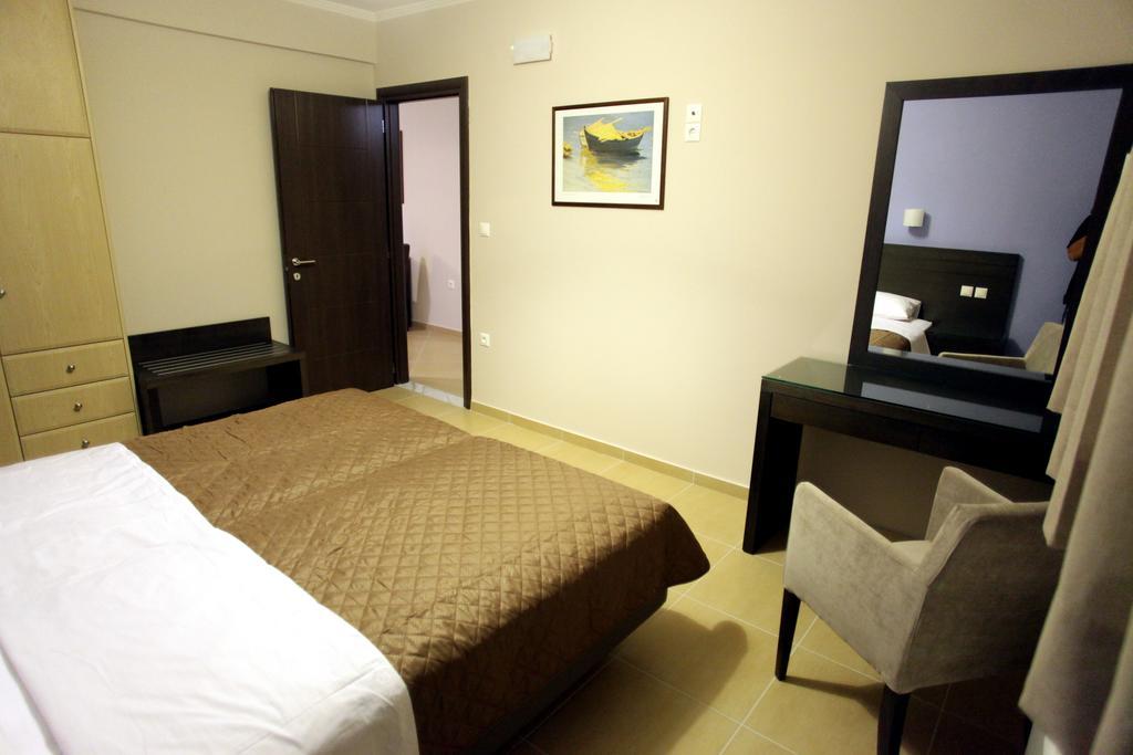 Cavos Fokidos Aparthotel Chiliadou  Rum bild