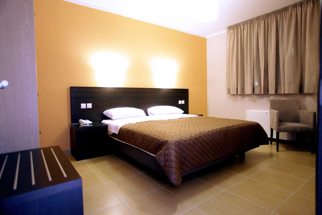 Cavos Fokidos Aparthotel Chiliadou  Rum bild