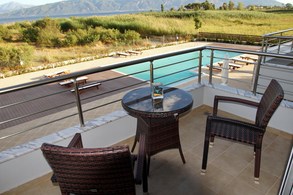 Cavos Fokidos Aparthotel Chiliadou  Rum bild