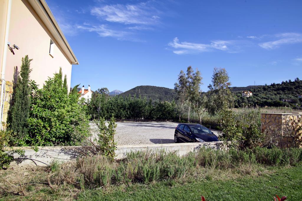 Cavos Fokidos Aparthotel Chiliadou  Exteriör bild