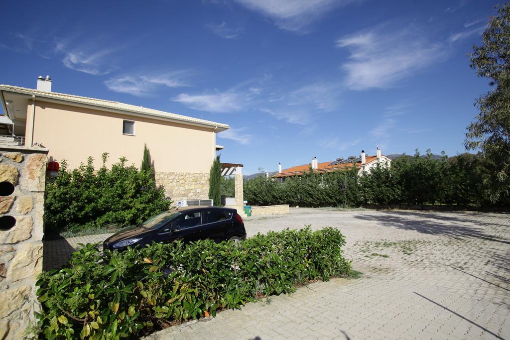 Cavos Fokidos Aparthotel Chiliadou  Exteriör bild